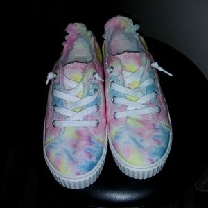 Steve Madden tie-dye shoe